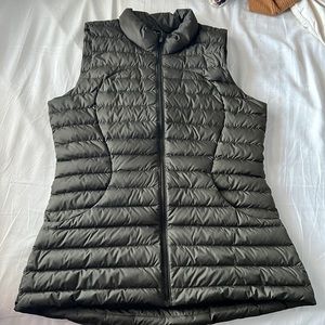 Beautiful Olive lululemon vest. Size 6